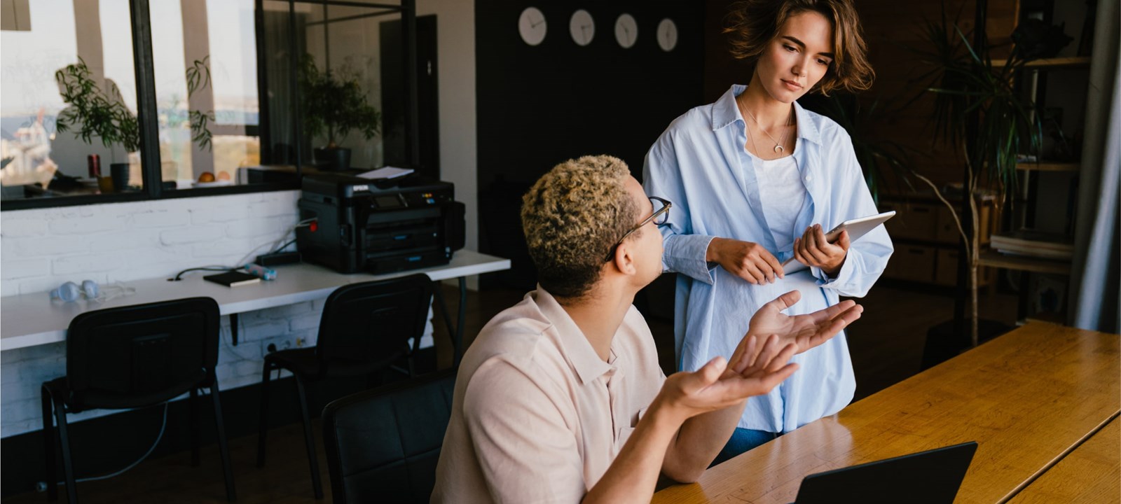 Two coworkes in conversation.
